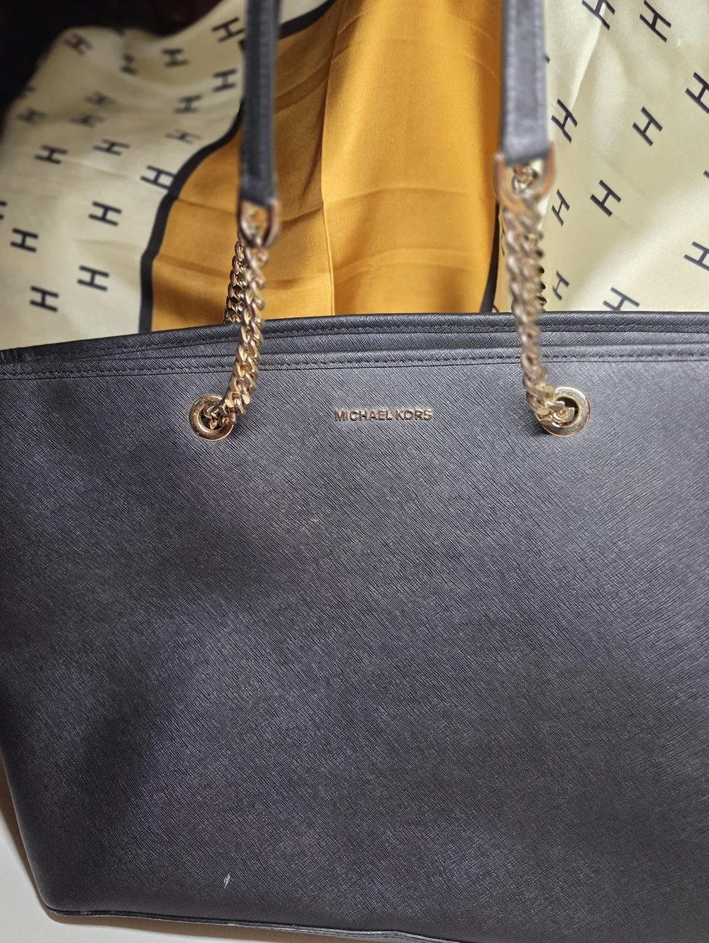 Michael Kors Jet Set Travel Tote - Picture 11 of 15